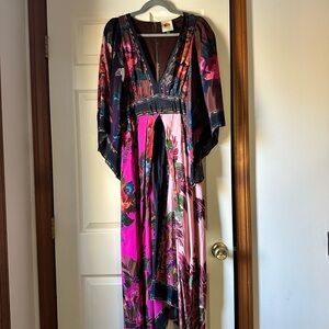 FARM Rio Multicolor Floral Kimono Dress